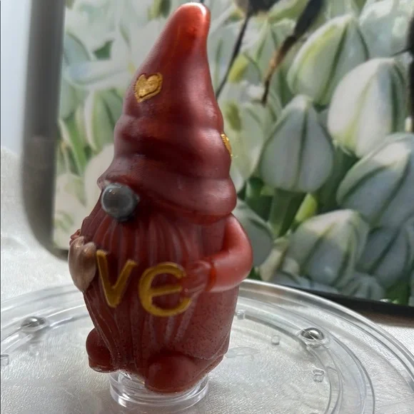 Unique Resin Love Gnome Figurine - Red and Gold - Picture 3 of 9
